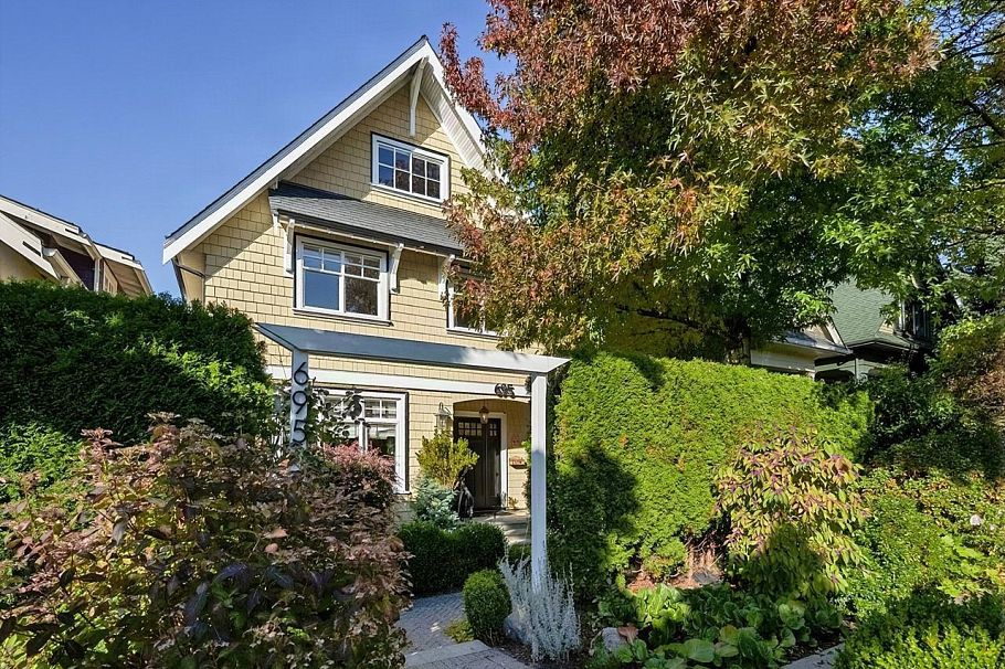 695 W 19th Avenue Vancouver, BC - 1