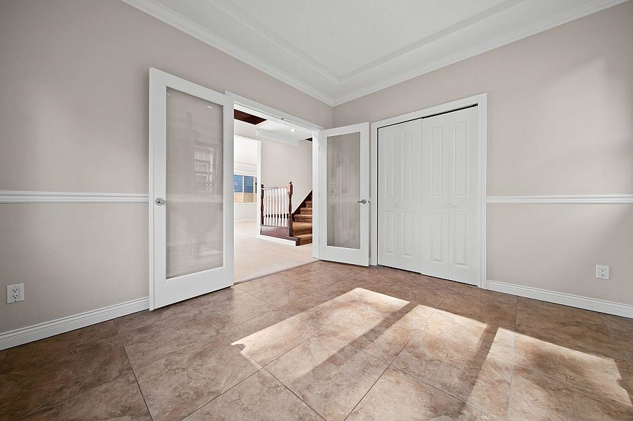 336 W 19th Street North Vancouver, BC - 15
