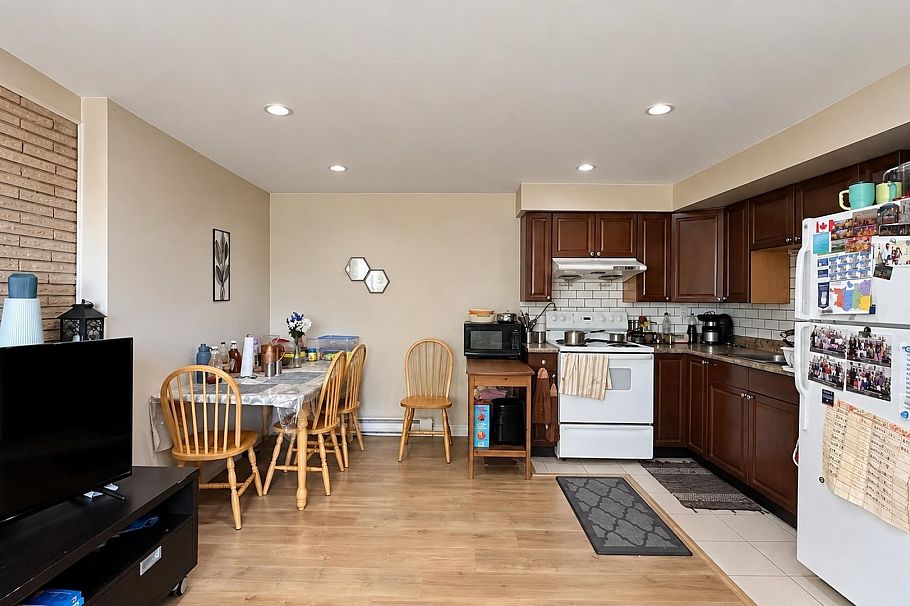 7590 Fraser Street Vancouver, BC - 7