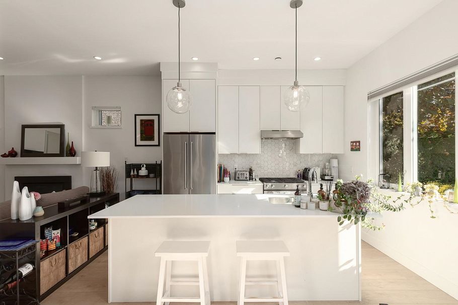 572 E 16th Avenue Vancouver, BC - 8