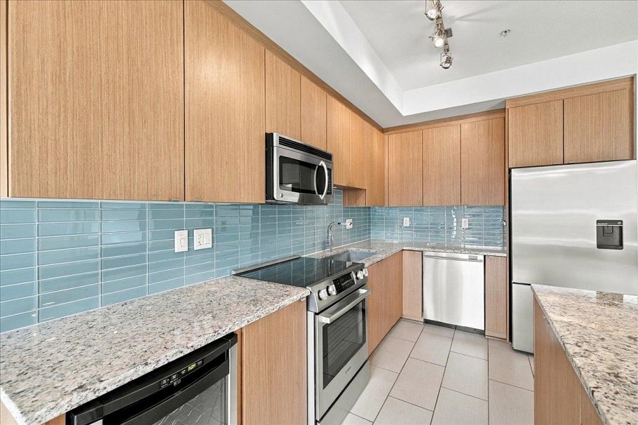 108 735 W 15th Street North Vancouver, BC - 6