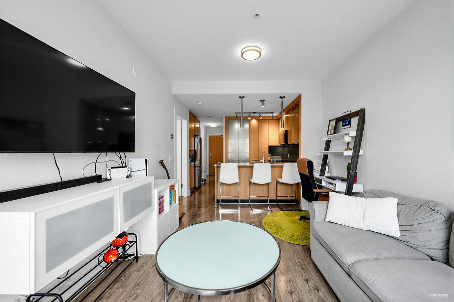 307 733 W 14th Street North Vancouver, BC - 5