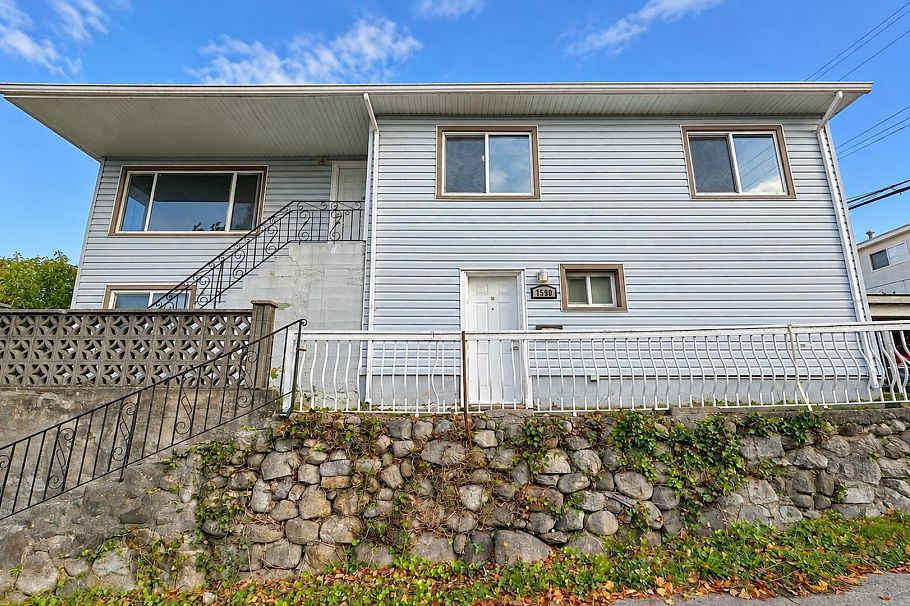 7590 Fraser Street Vancouver, BC - 1