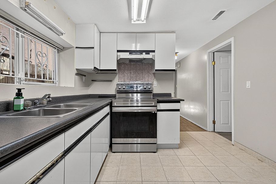 1429 E 11 Avenue Vancouver, BC - 28