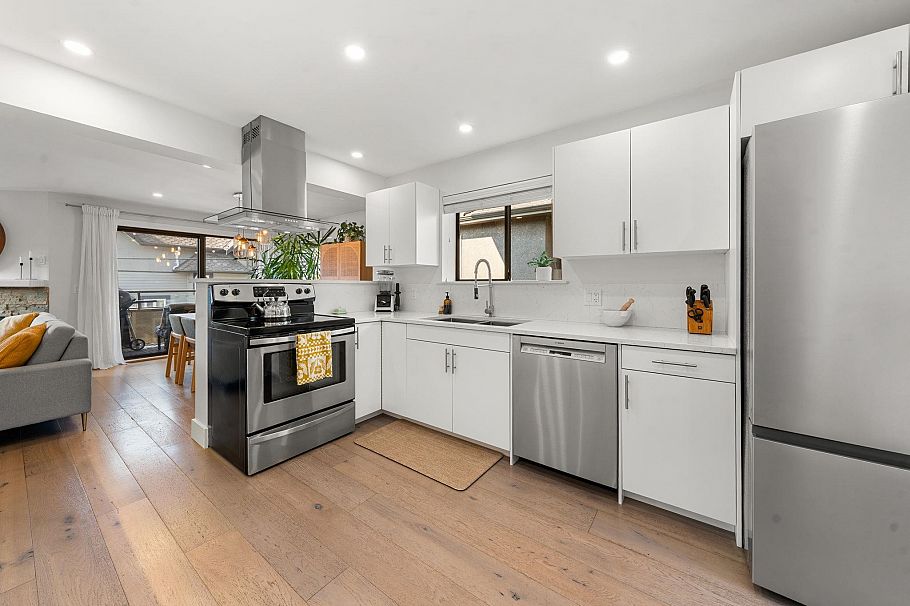19 2133 St George's Avenue North Vancouver, BC - 16