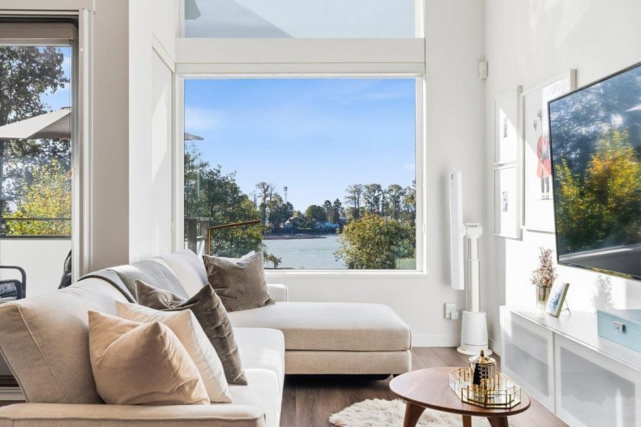 318 3138 Riverwalk Avenue Vancouver, BC - 1