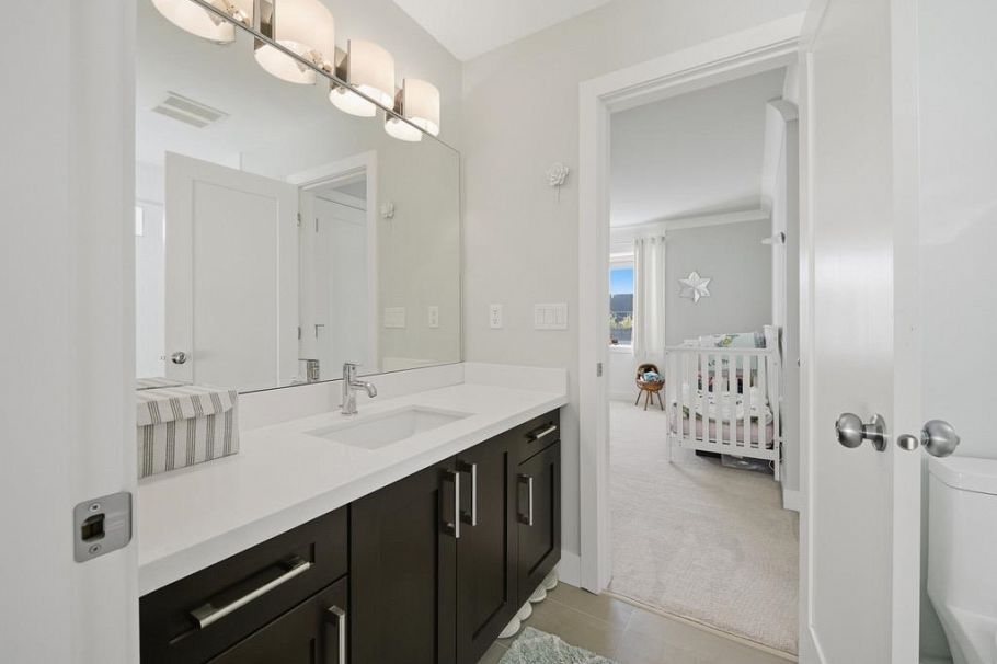 355 E 15th Street North Vancouver, BC - 27