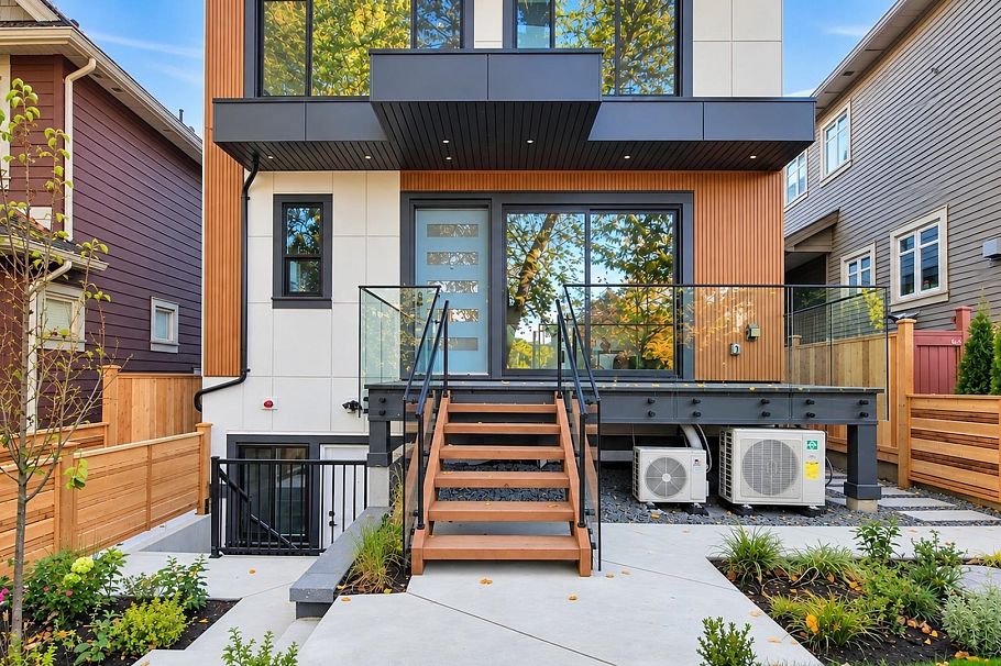 1 746 E 12th Avenue Vancouver, BC - 3