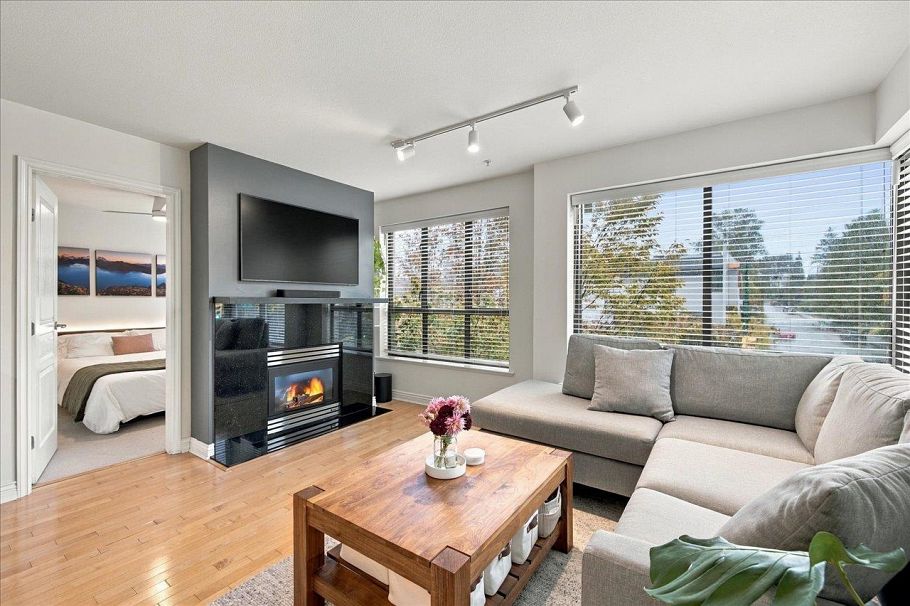303 2015 Trafalgar Street Vancouver, BC - 1