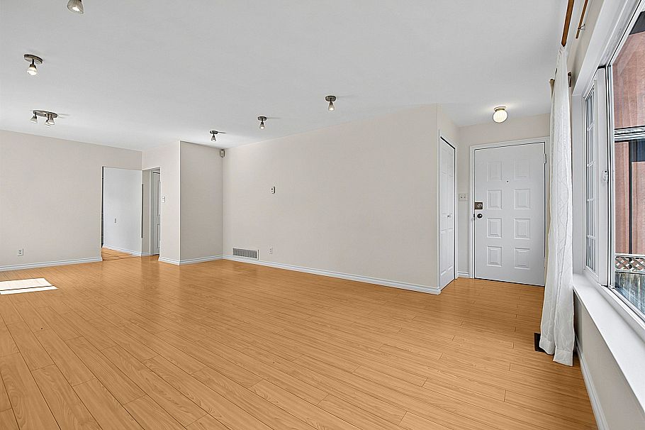 2216 E 41st Avenue Vancouver, BC - 4