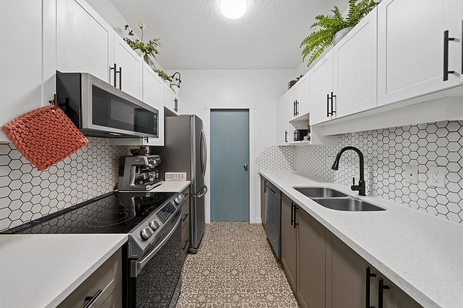 210 1924 Comox Street Vancouver, BC - 11