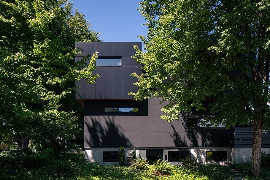 91 E 40th Avenue Vancouver, BC - 2