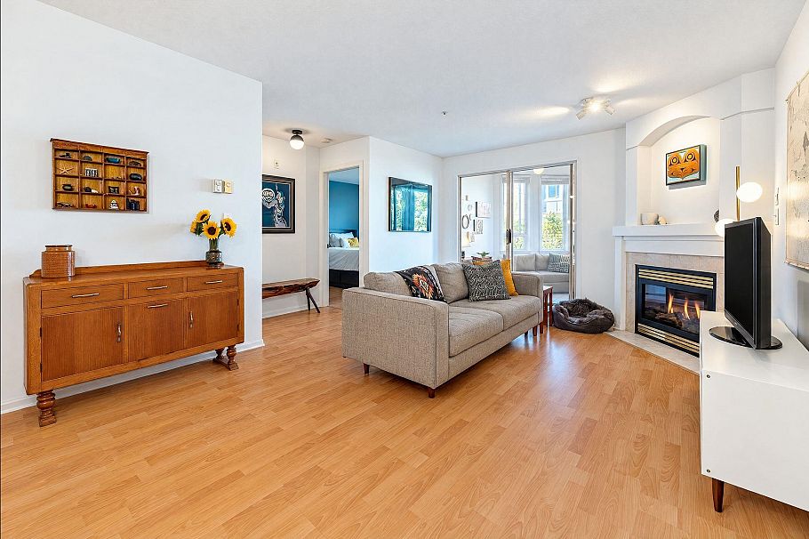 206 2405 Kamloops Street Vancouver, BC - 4