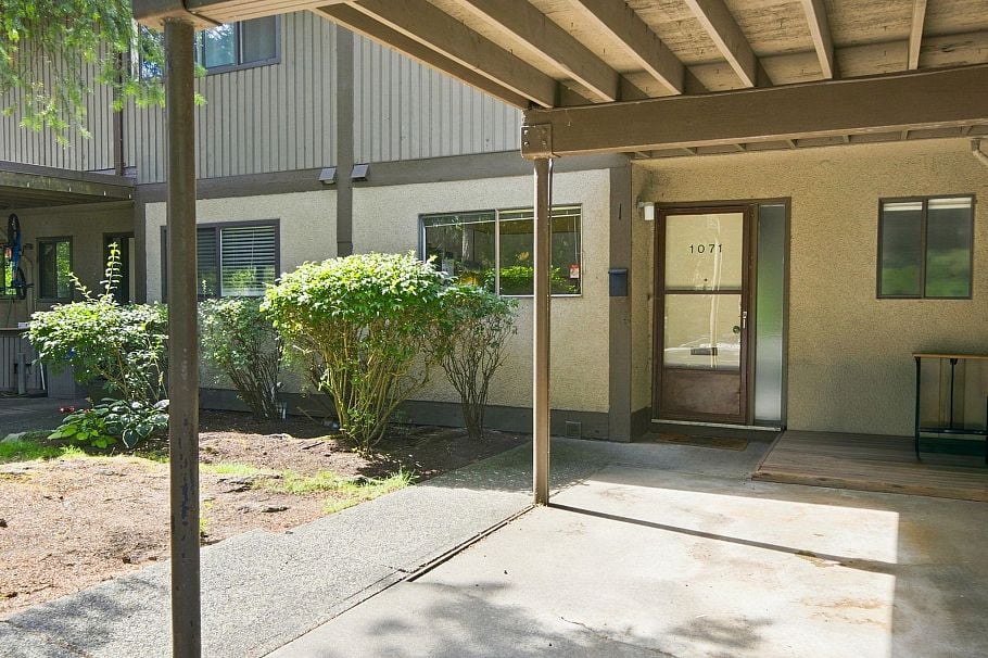 1071 Lillooet Road North Vancouver, BC - 2