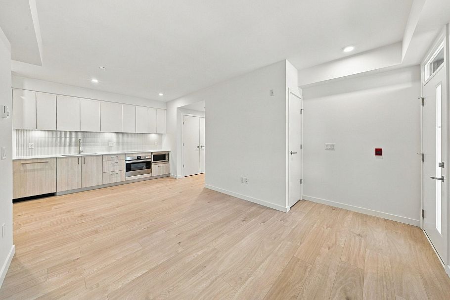 111 950 Lytton Street North Vancouver, BC - 9