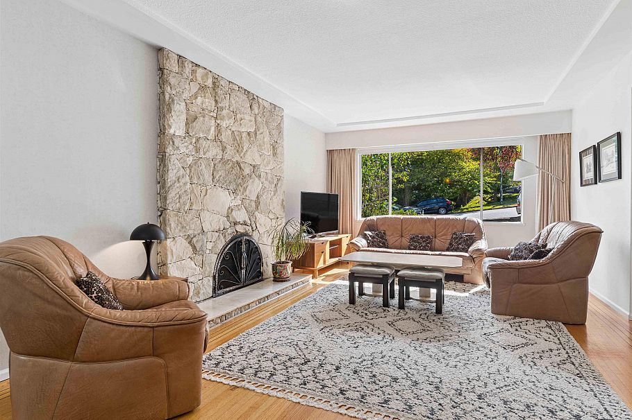 2925 W 24th Avenue Vancouver, BC - 1