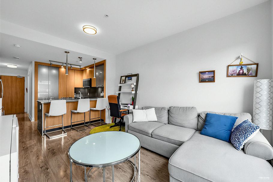 307 733 W 14th Street North Vancouver, BC - 6