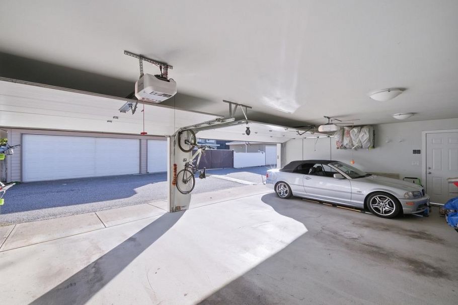 355 E 15th Street North Vancouver, BC - 37