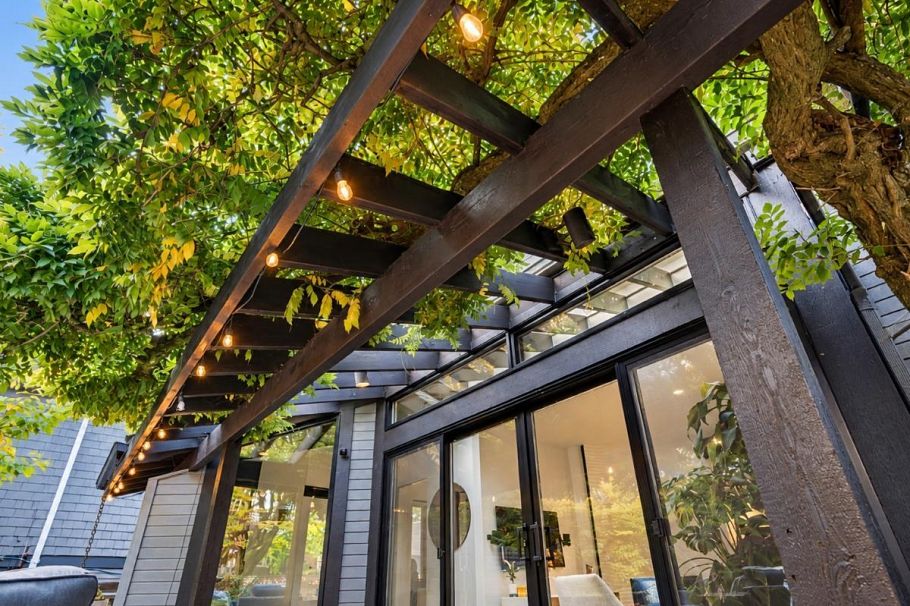 2835 W 13th Avenue Vancouver, BC - 4