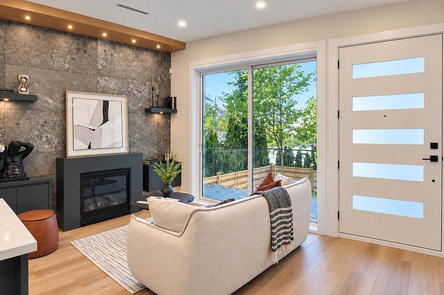 1 746 E 12th Avenue Vancouver, BC - 5