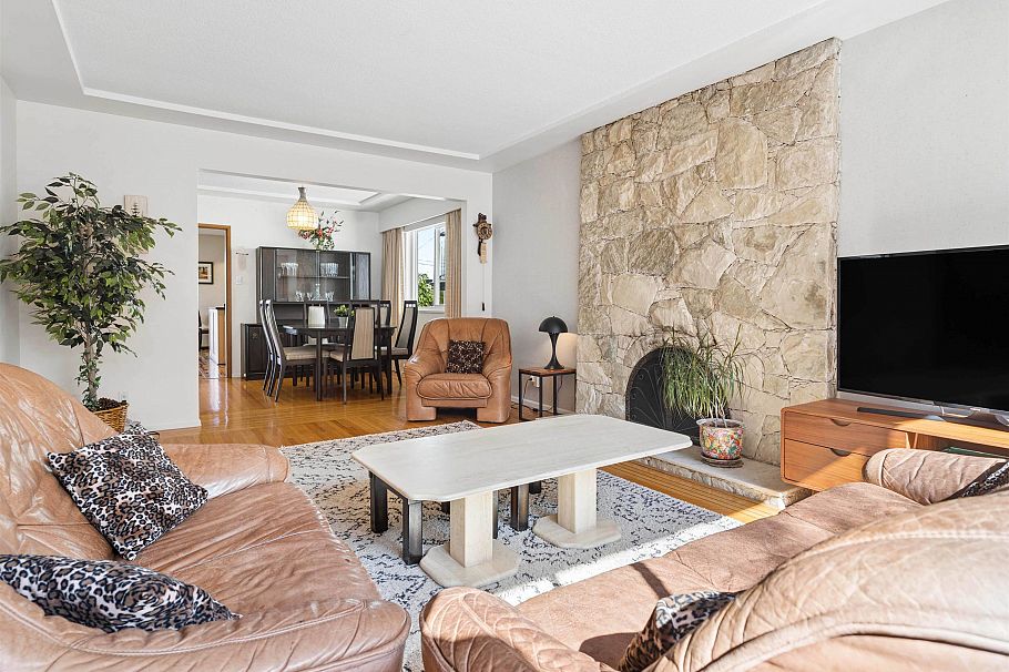 2925 W 24th Avenue Vancouver, BC - 2
