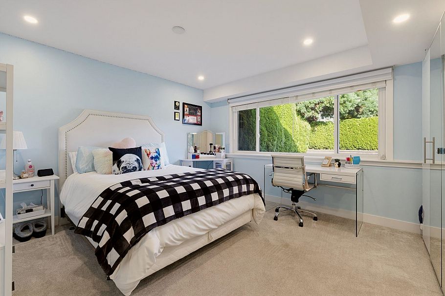 773 E 12th Street North Vancouver, BC - 23