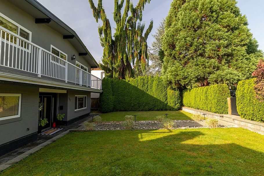 773 E 12th Street North Vancouver, BC - 28
