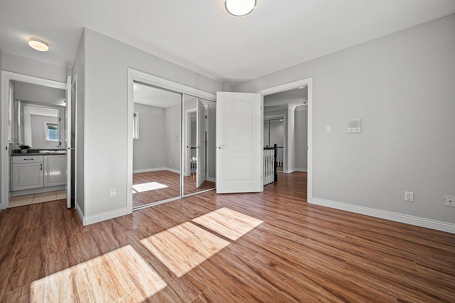 336 W 19th Street North Vancouver, BC - 24