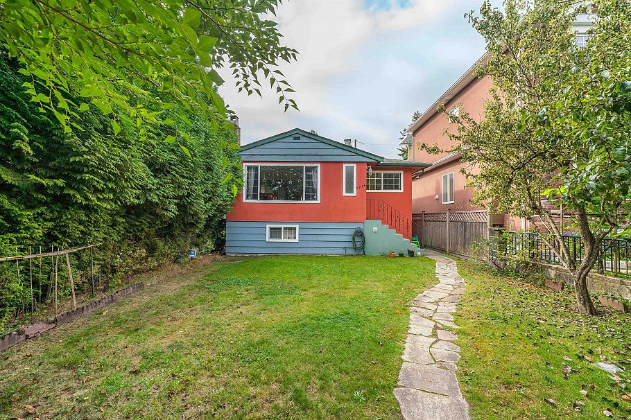 2216 E 41st Avenue Vancouver, BC - 28