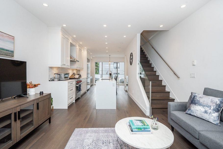920 W 15th Avenue Vancouver, BC - 3