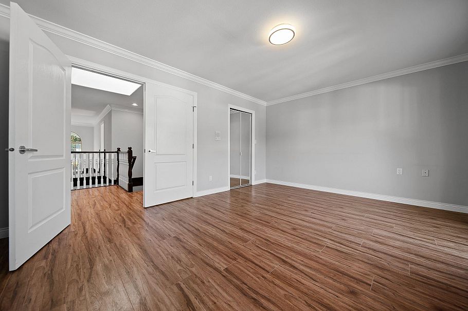 336 W 19th Street North Vancouver, BC - 20