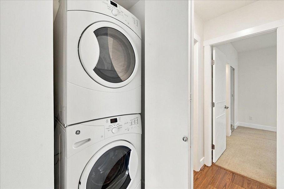 108 735 W 15th Street North Vancouver, BC - 12