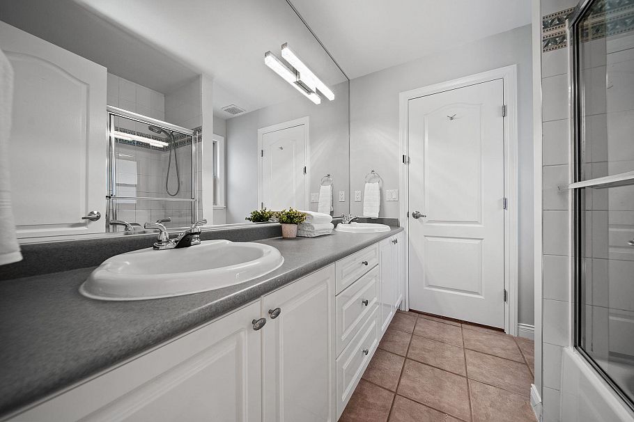 336 W 19th Street North Vancouver, BC - 27