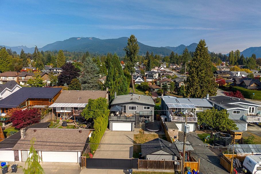 773 E 12th Street North Vancouver, BC - 30