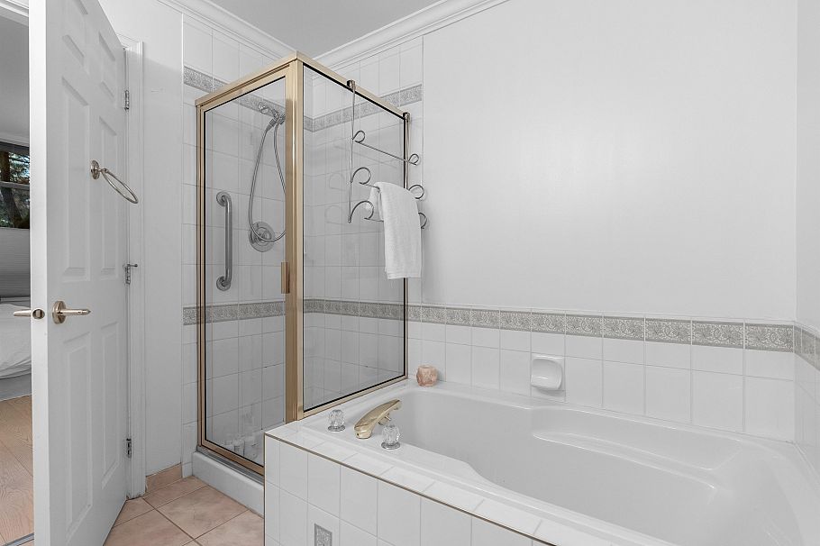 101 160 W Keith Road North Vancouver, BC - 17