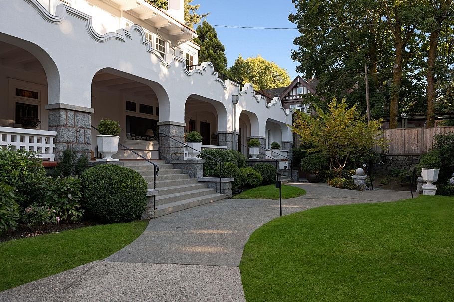 3292 Granville Street Vancouver, BC - 5