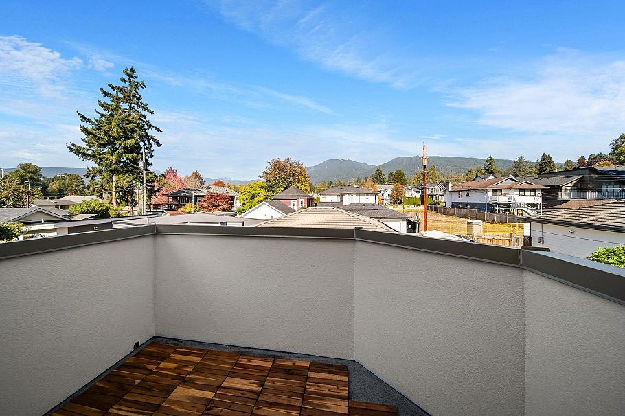 336 W 19th Street North Vancouver, BC - 23
