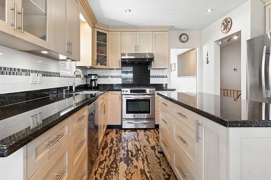 2925 W 24th Avenue Vancouver, BC - 8