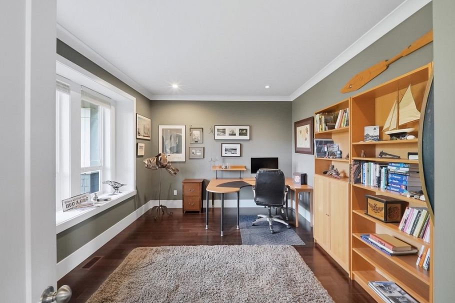 355 E 15th Street North Vancouver, BC - 15