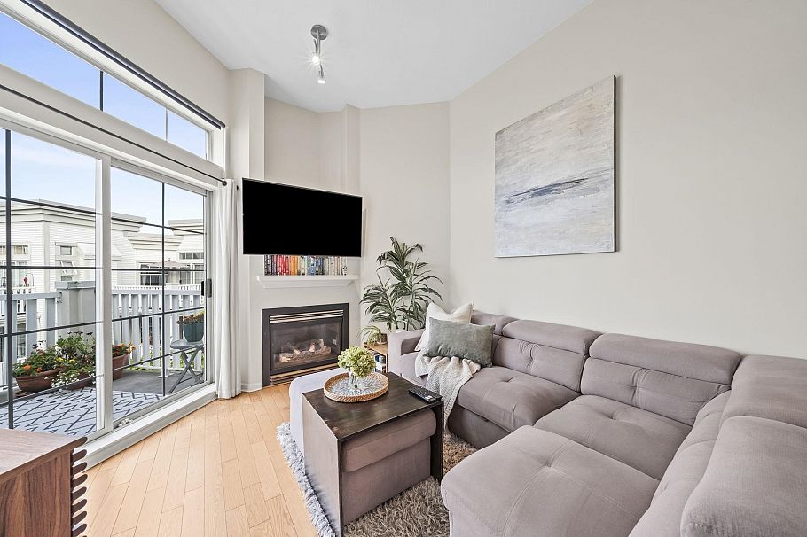 413 147 E 1st Street North Vancouver, BC - 1