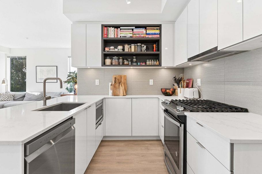 313 725 Marine Drive North Vancouver, BC - 10