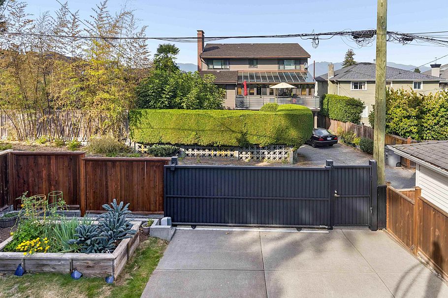 2925 W 24th Avenue Vancouver, BC - 38