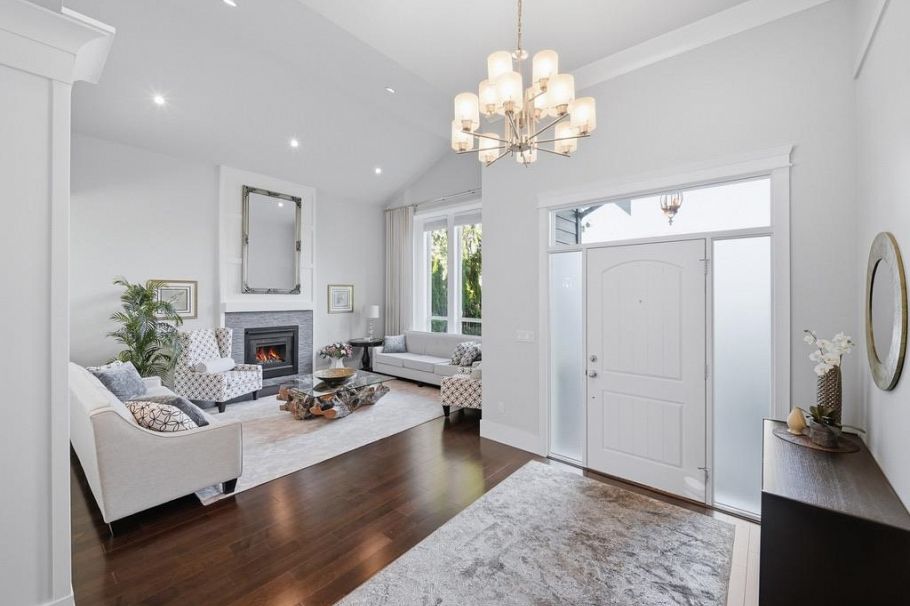 355 E 15th Street North Vancouver, BC - 5