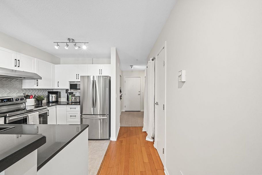 413 147 E 1st Street North Vancouver, BC - 9
