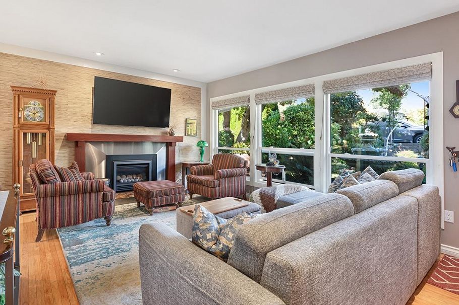 535 E Keith Road North Vancouver, BC - 2
