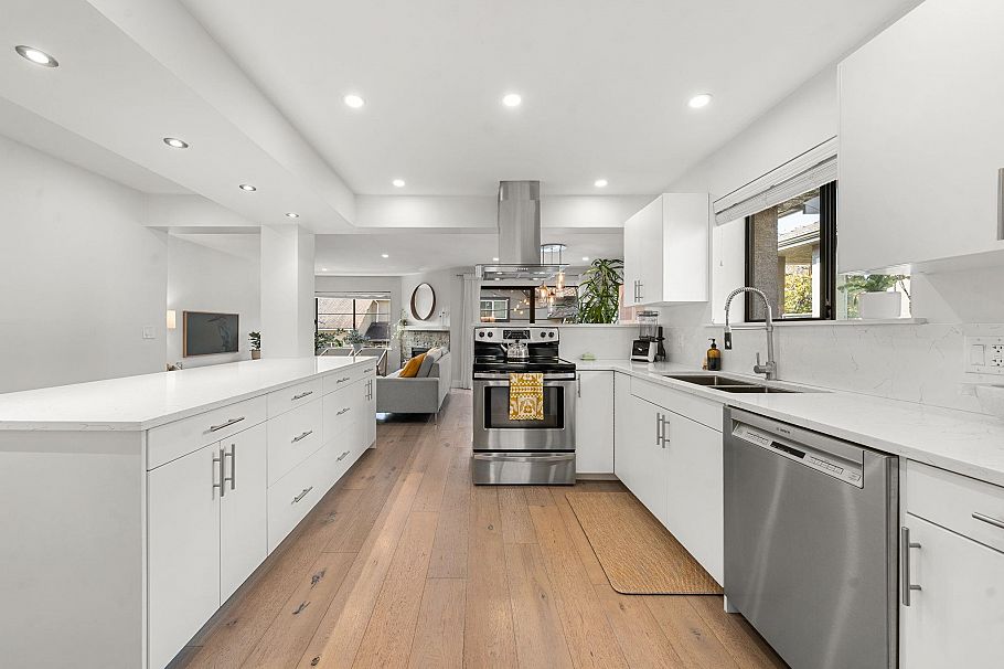 19 2133 St George's Avenue North Vancouver, BC - 17
