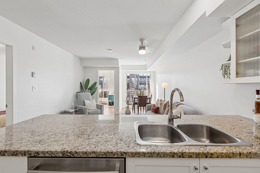 311 702 E King Edward Avenue Vancouver, BC - 16