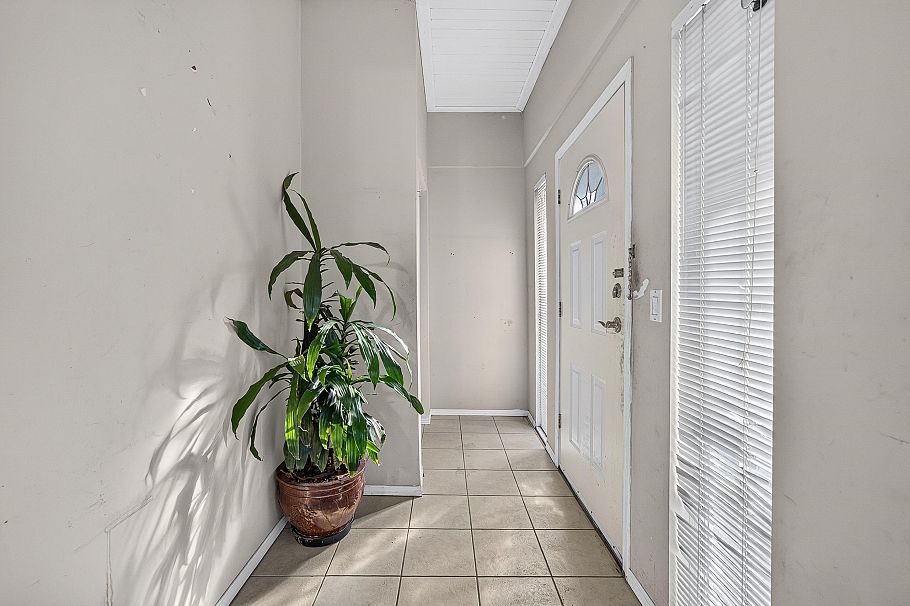 1429 E 11 Avenue Vancouver, BC - 5