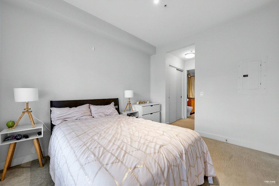 307 733 W 14th Street North Vancouver, BC - 9