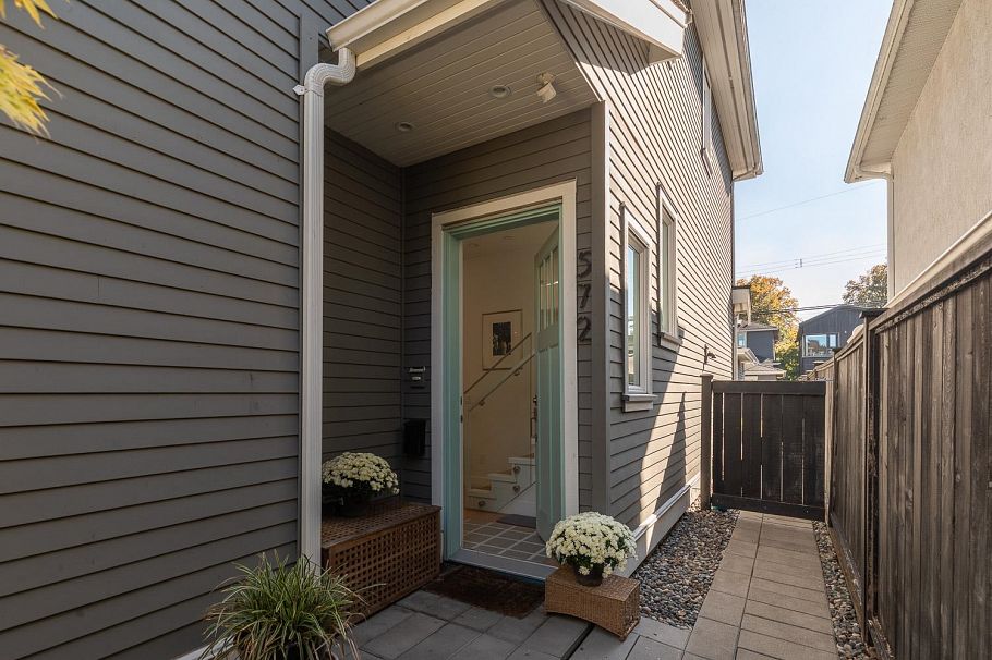 572 E 16th Avenue Vancouver, BC - 3